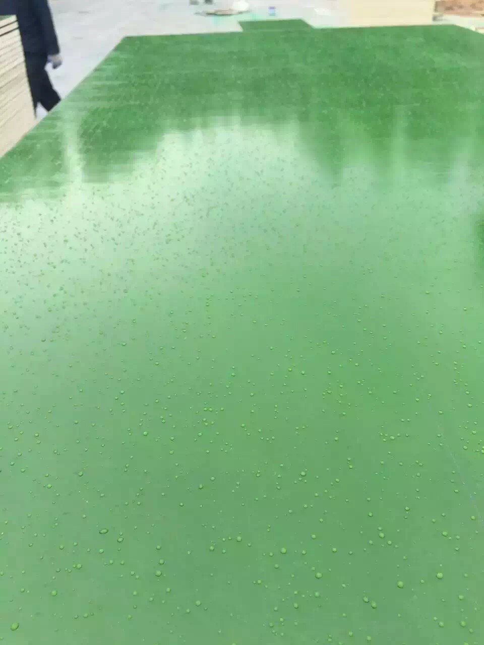 覆塑模板